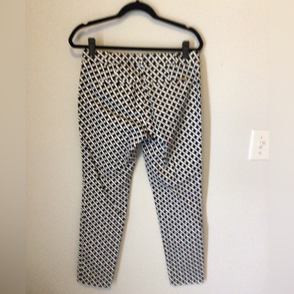 NWT MICHAEL KORS ANKLE OR CROP BLACK AND WHITE CHECKED DESIGN.  SIZE 4